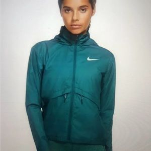 BWT! Women’s Nike Running Jacket Size XS